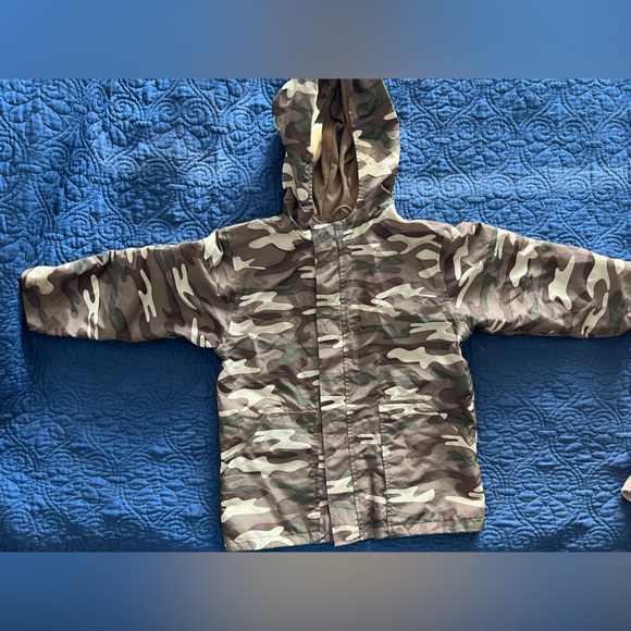 Size 6 Gymboree lined camouflage rain jacket. - Picture 4 of 6